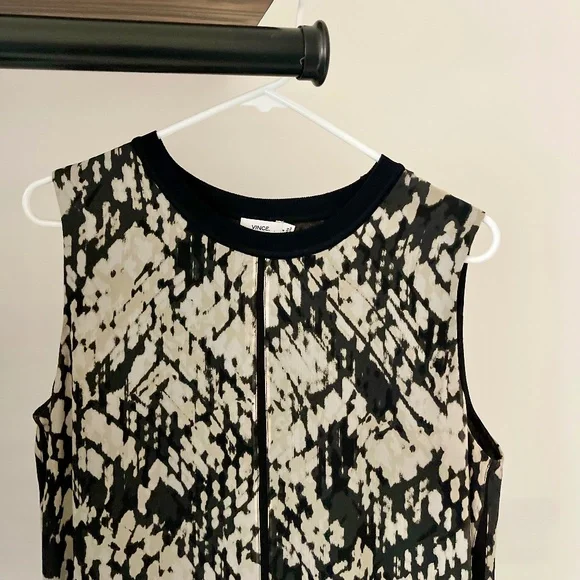 Vince 100% Silk Sleeveless Shift Dress Abstract/Snakeskin-ish Print ~ Size 8 - Picture 4 of 11